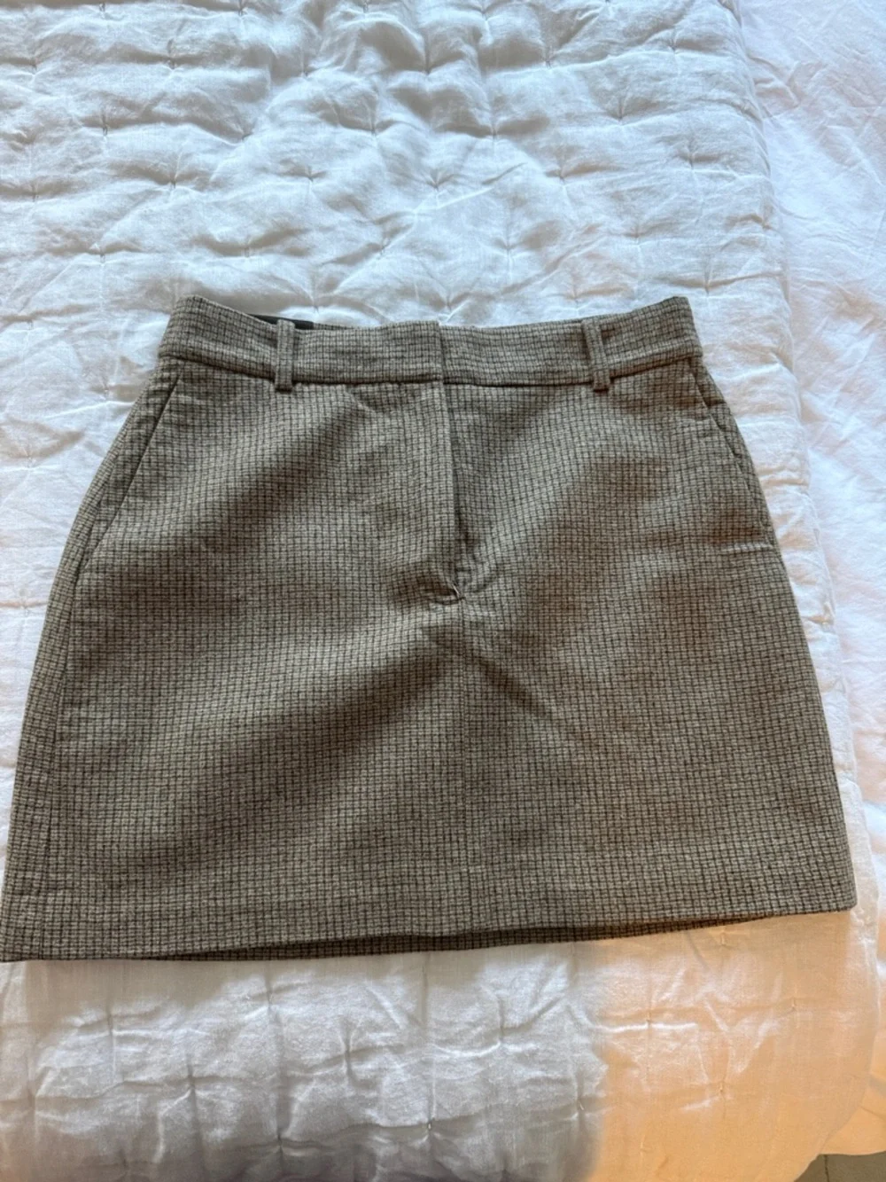 NWT Aritzia Chisel Mini Skirt in Wool - Picture 4 of 6